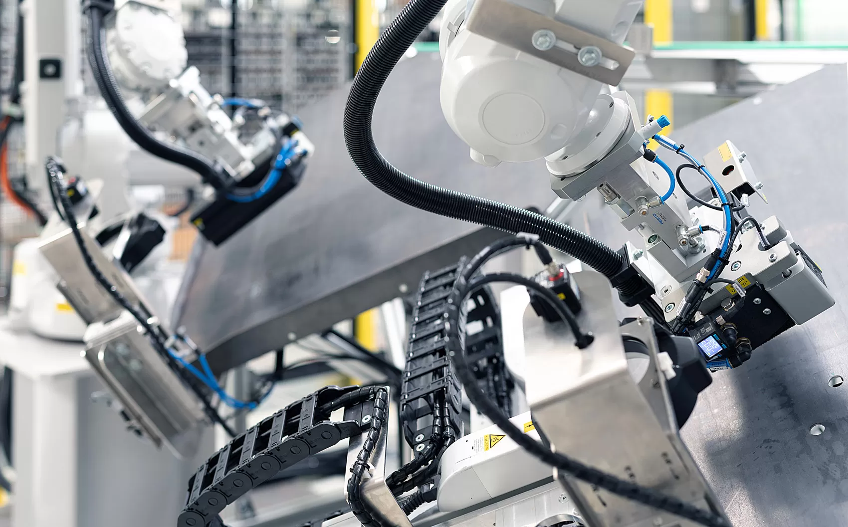 Sytec è specializzata nella progettazione e realizzazione di impianti di assemblaggio per l'automazione delle industrie di elettrodomestici